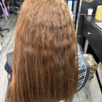 Коррекция нарощенных волос