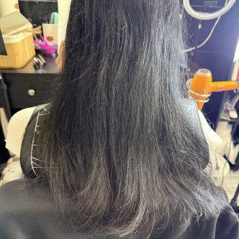 Коррекция нарощенных волос