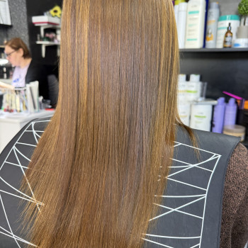 Коррекция нарощенных волос