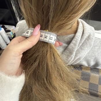 Коррекция нарощенных волос