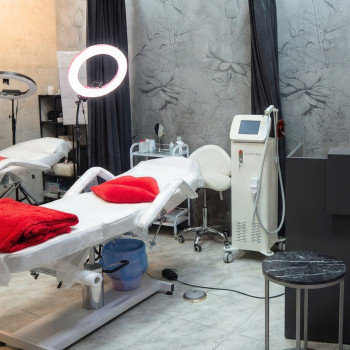 Laserowe usuwanie tatuażu i makijażu permanentnego