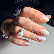 Manicurist Victoria Jardan on Barb.pro