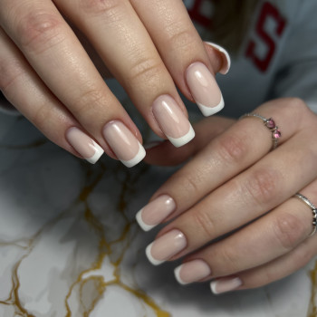 Przedłużanie paznokci żelem