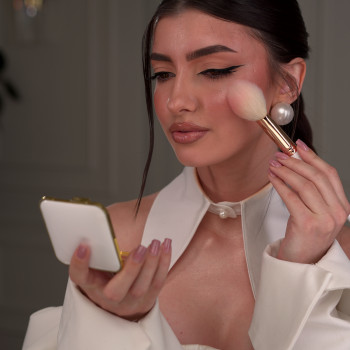 Luxury Makeup & Hair Artist ✨ Элегантные, стойкие и фотогеничные образы для свадеб, VIP мероприятий, съёмок и fashion-индустрии.
                    Визажист Viktoriia Shulha Рим