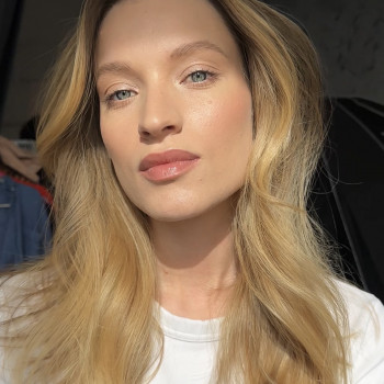 Natural make-up and blow dry