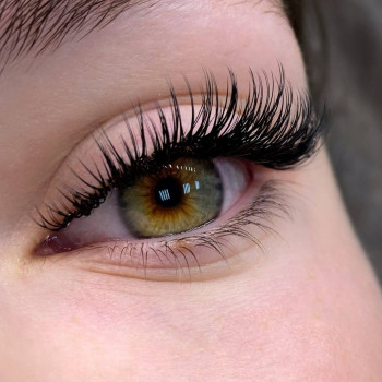 Wet look lashes