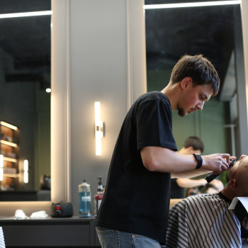 Modelowanie brody u barbera w Miasteczku Wilanów – BRODSKI B