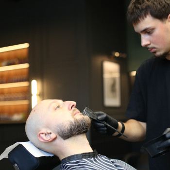 Strzyżenie brody maszynką – barber Wilanów