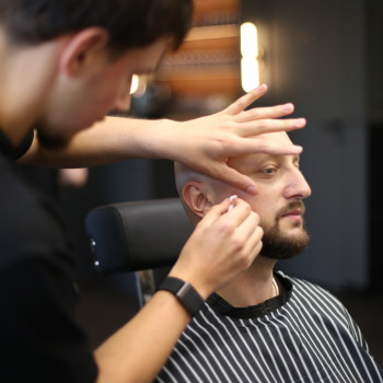 Korekta brwi woskiem u barbera – Wilanów