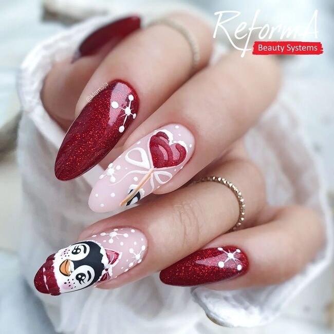 Czerwone i białe paznokcie migdałowe z pingwinami
