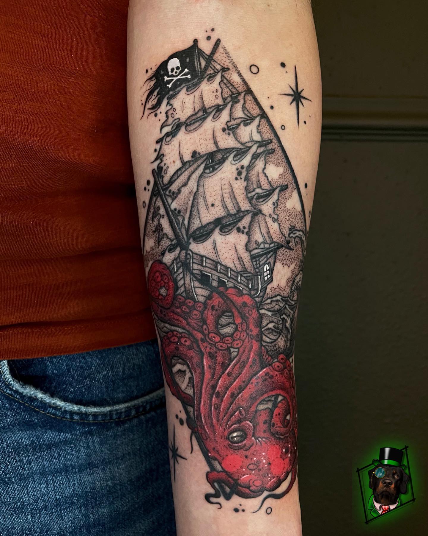 Piratenschiff und Kraken-Tattoo