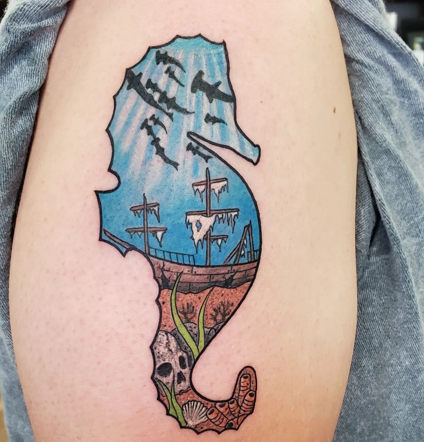 Tatuaż statku i konika morskiego