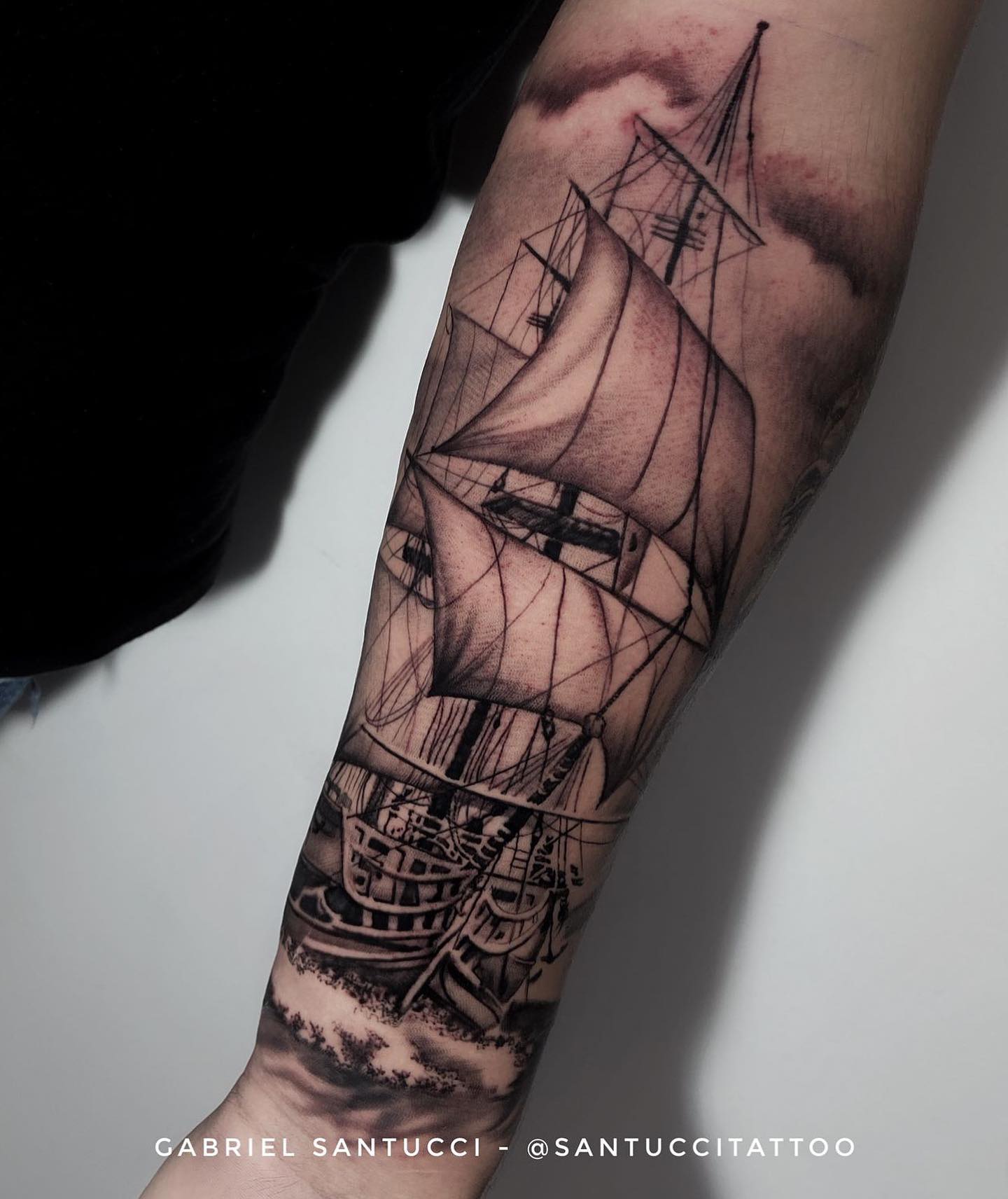 Realistyczny tatuaż statku