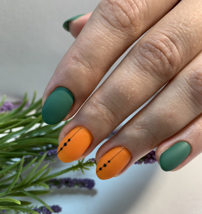 Pomarańczowe i zielone paznokcie