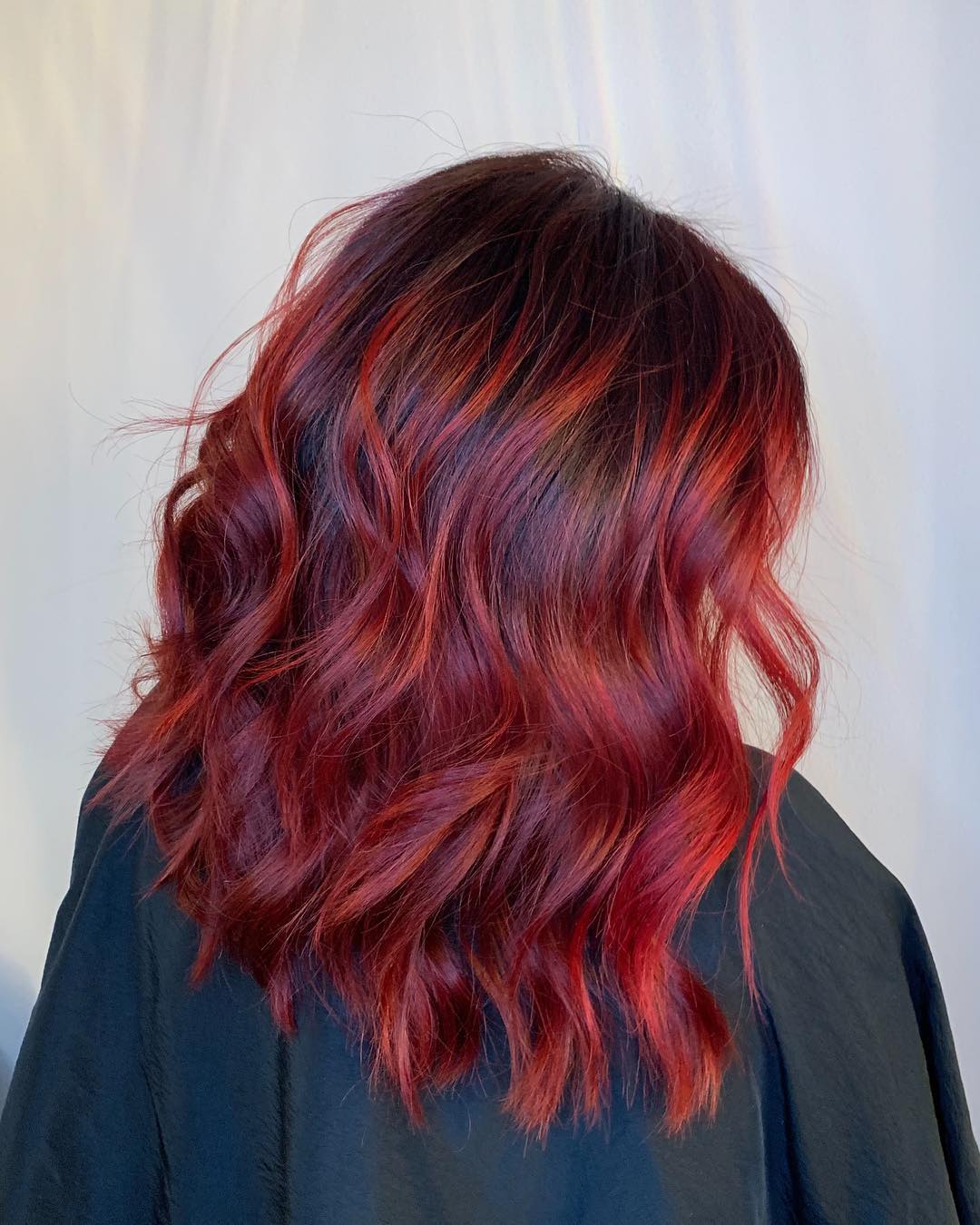 Красно-вишневый цвет волос