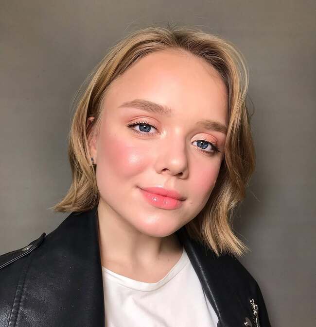 Natural nude makeup with dewy finish and pink lips