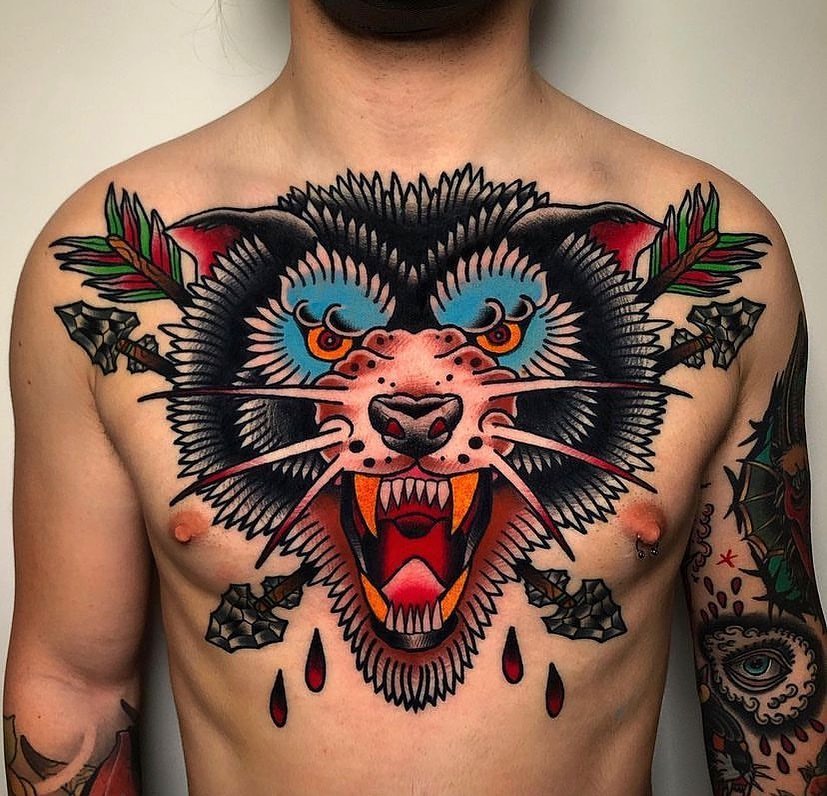 Tradycyjny tatuaż mostka niedźwiedzia