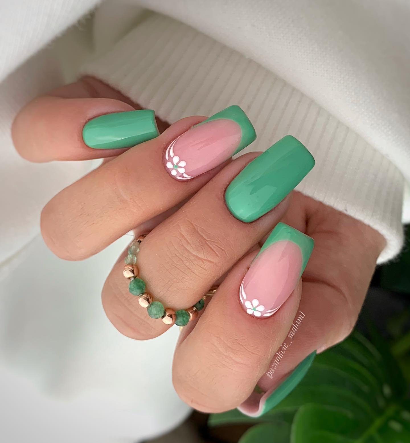 Зеленые весенние ногти