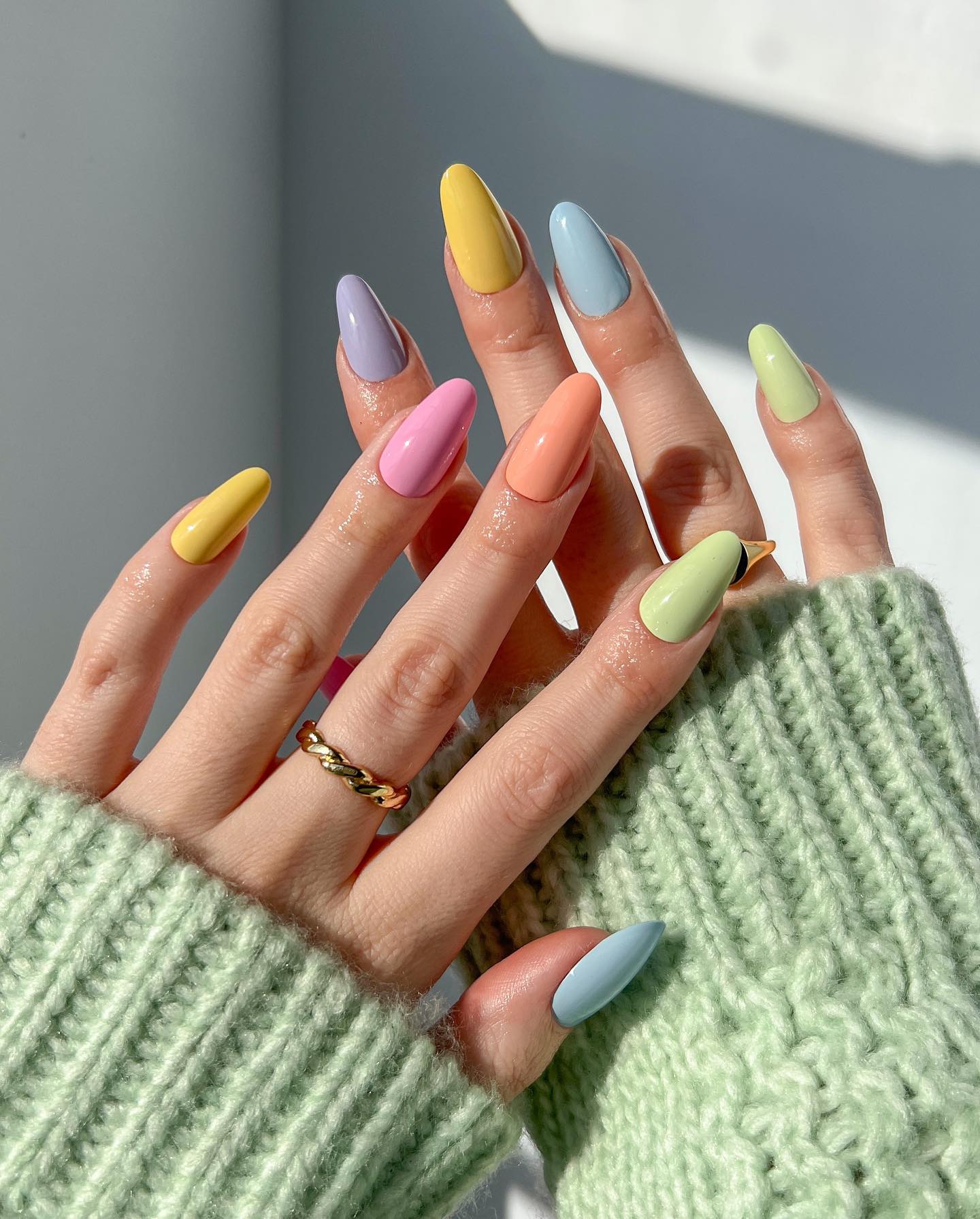 Pastel spring colored nails