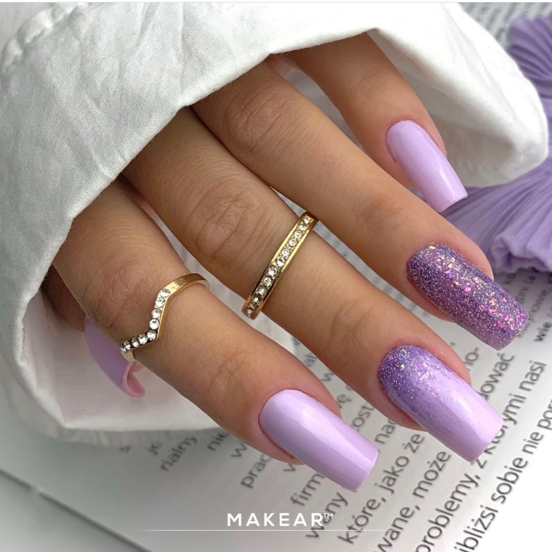 Простые весенние фиолетовые ногти