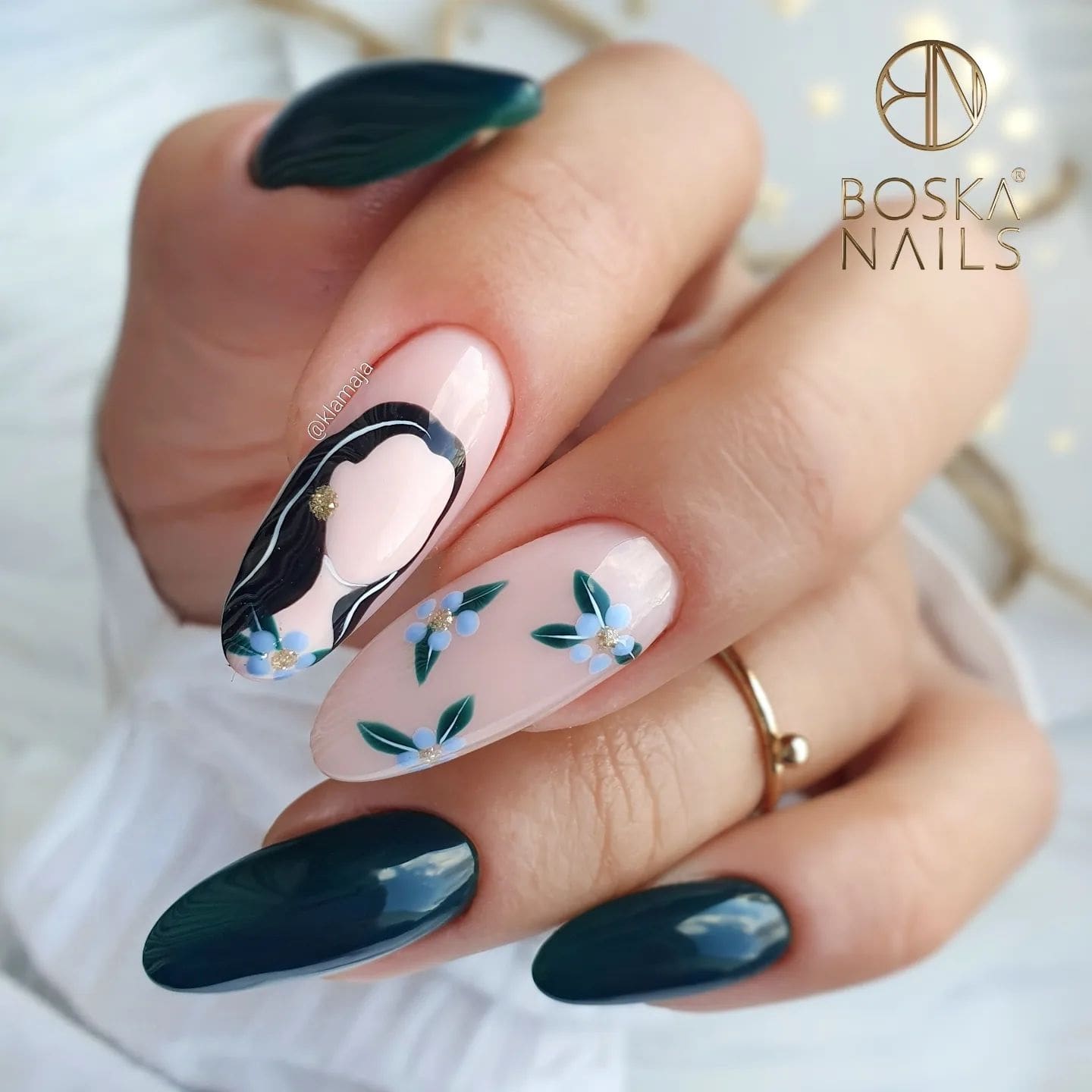 Spring nails with flowers