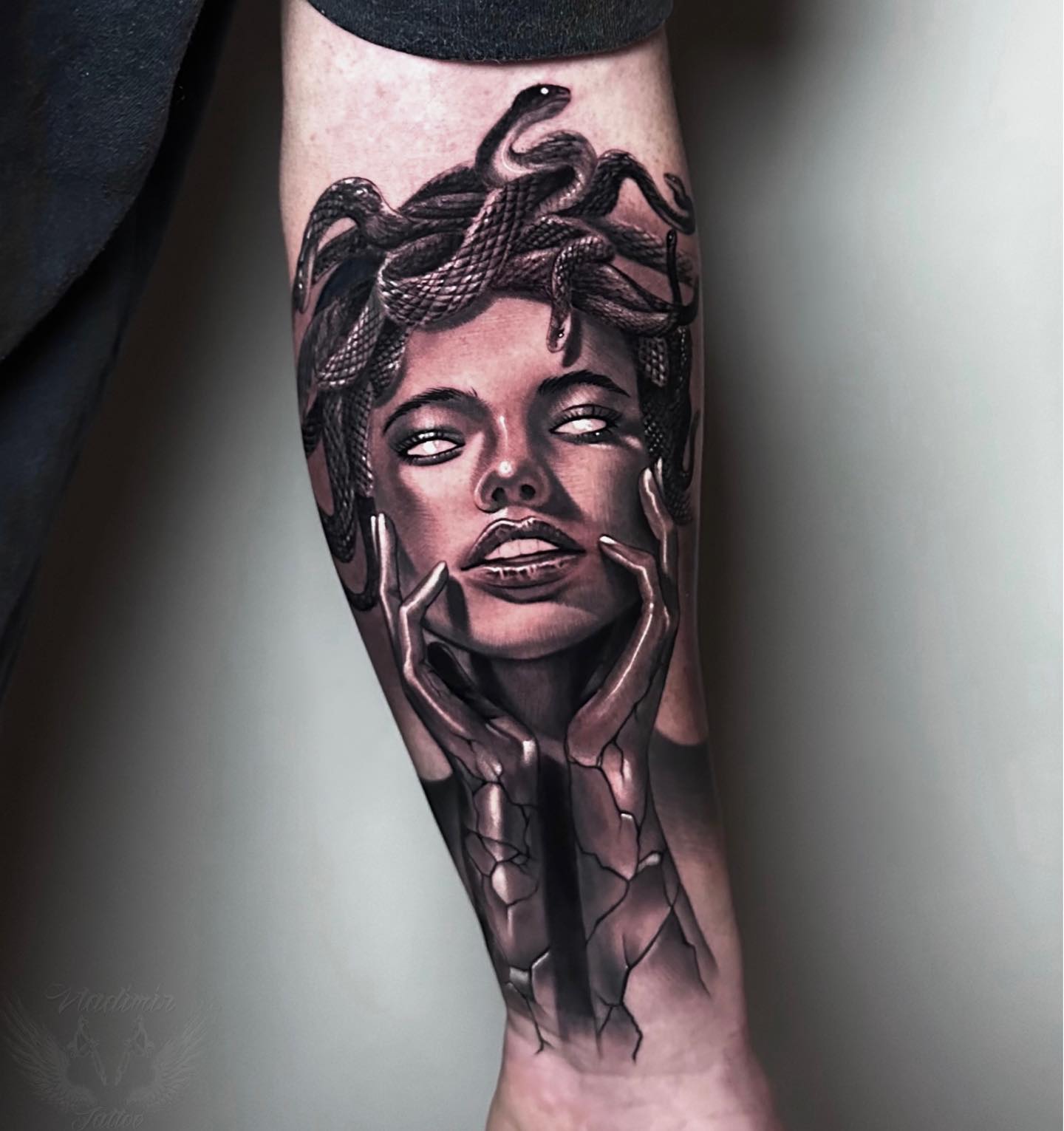 Schwarzes Medusa-Tattoo