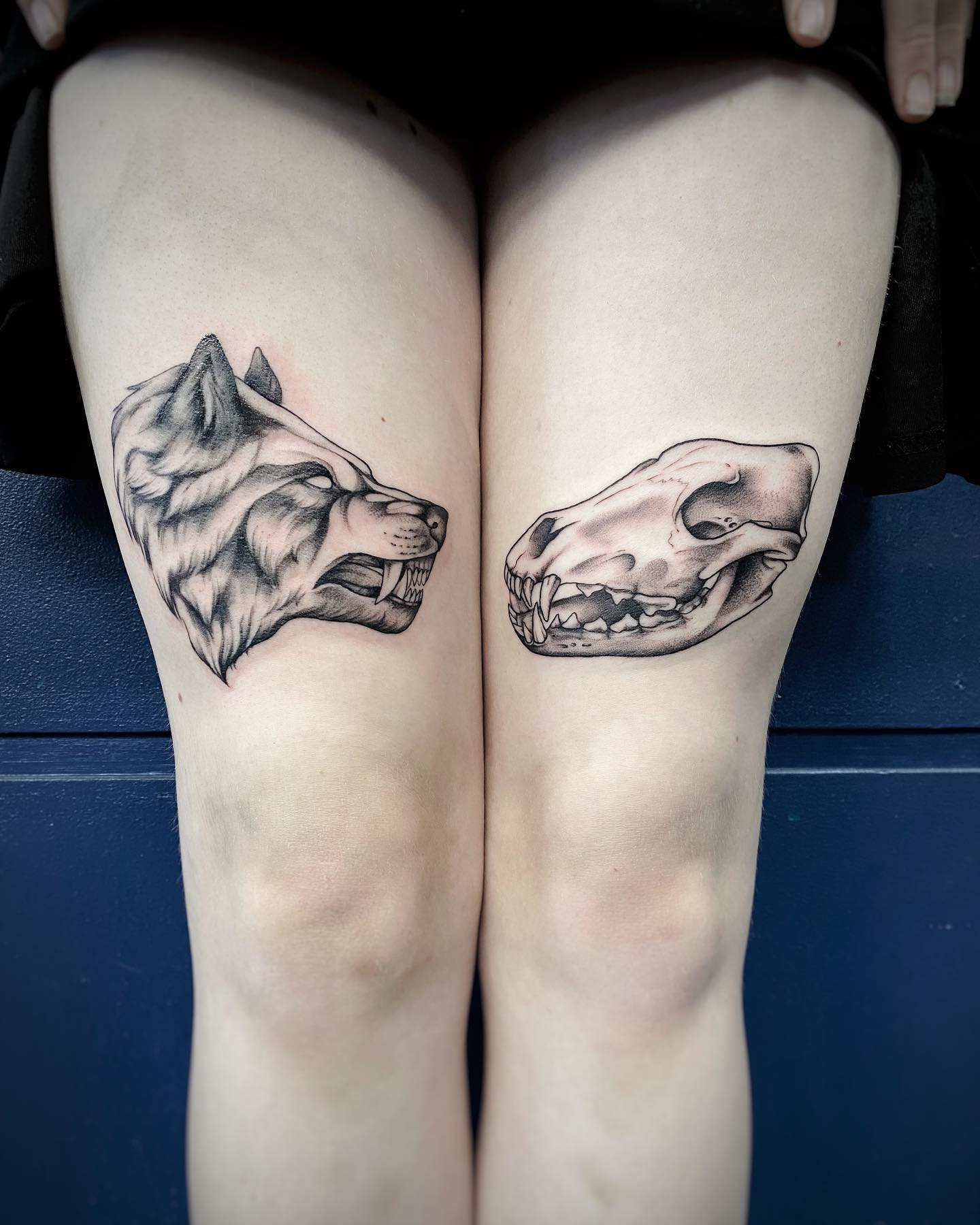 Tatuaż wilka i czaszki