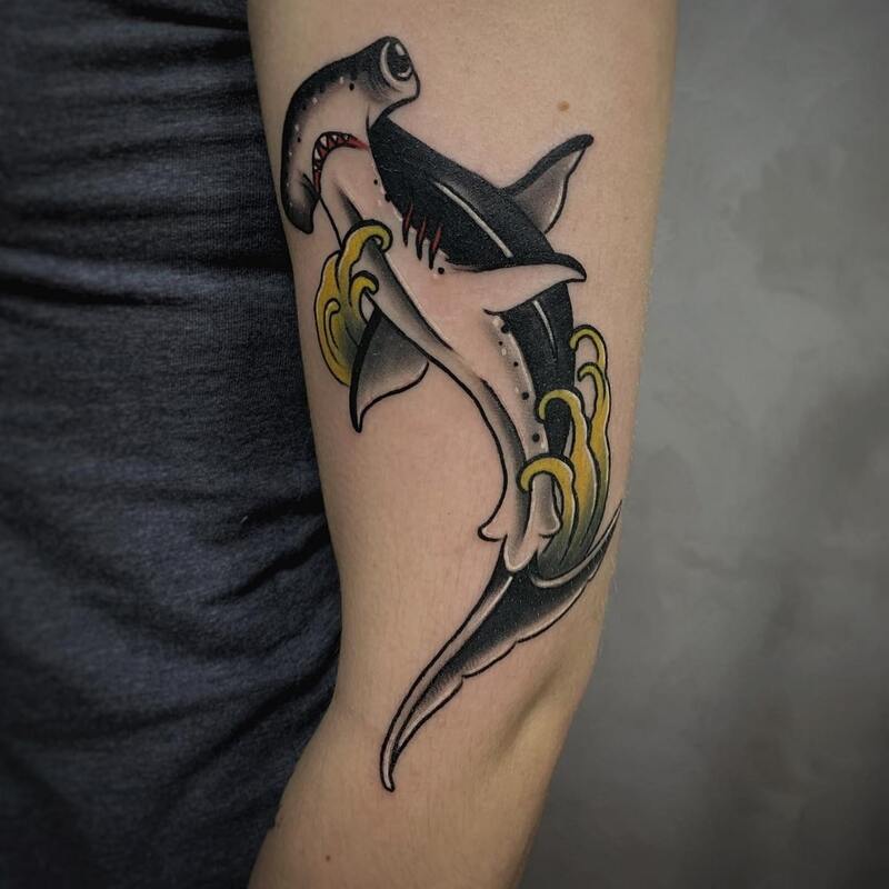 Traditionelles Hammerhai-Tattoo