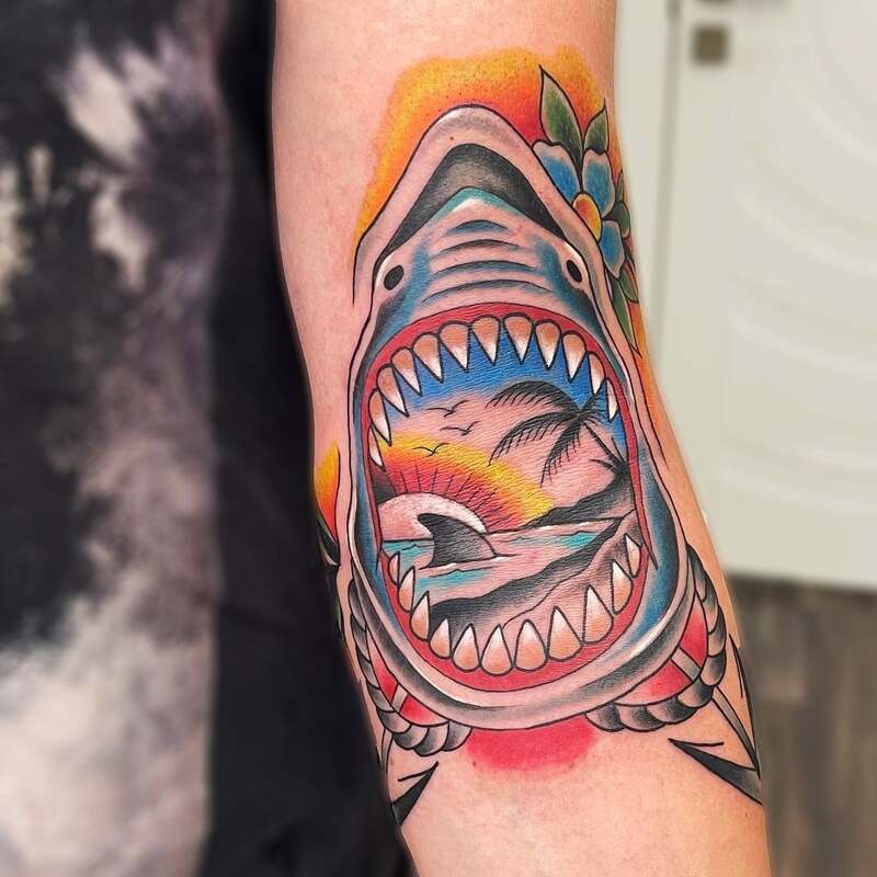 Что означает татуировка акула с якорем?
