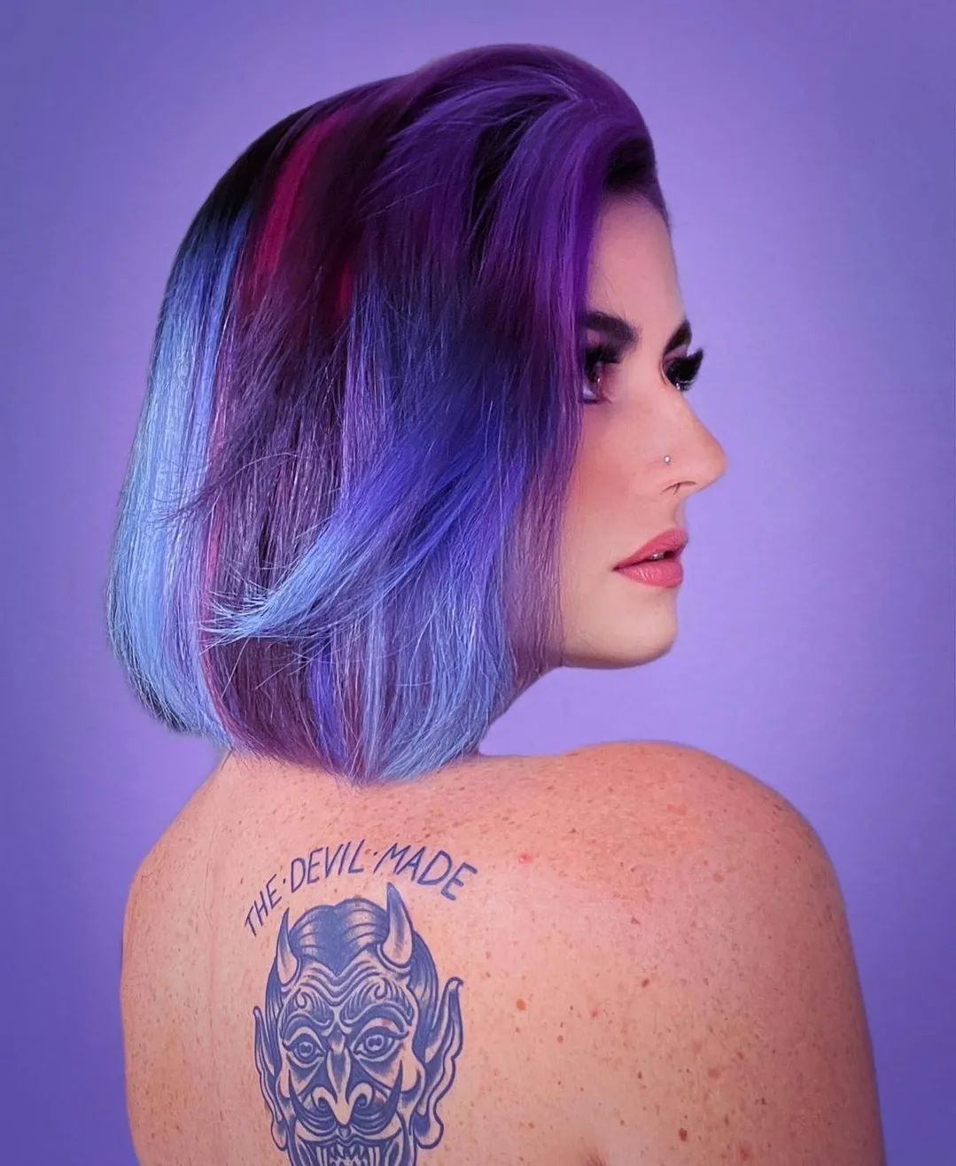 Violetter Bob-Haarschnitt