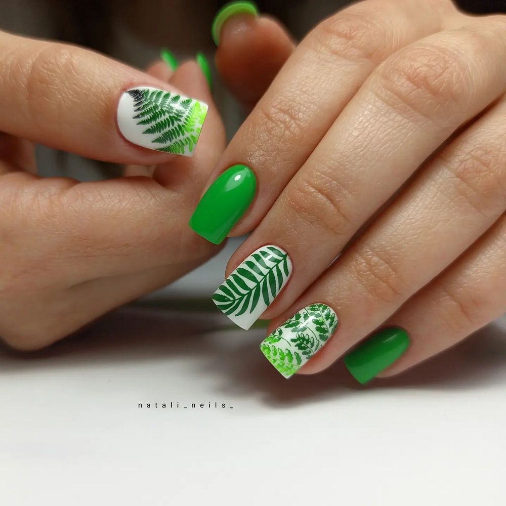 зеленые квадратные ногти с рисунком