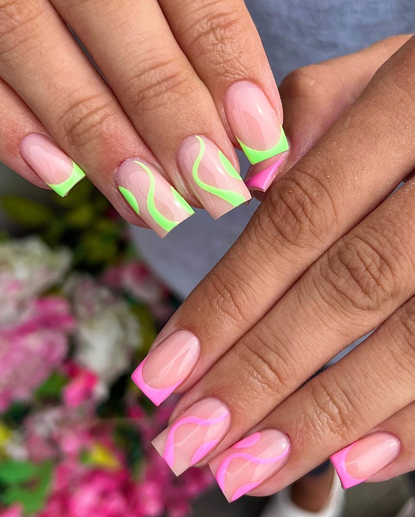 мятно-зеленые и розовые ногти