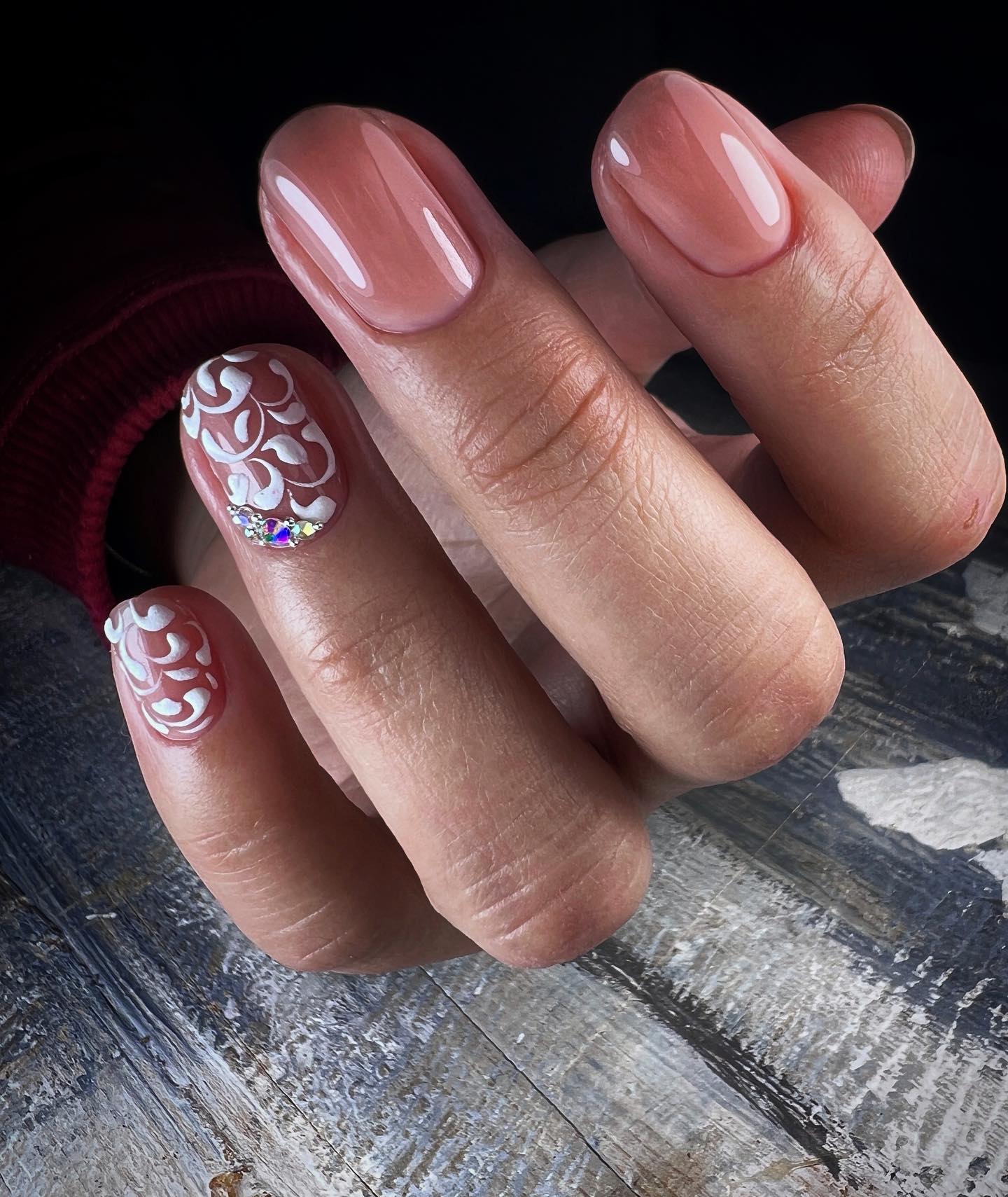 Lace Accent on Nails