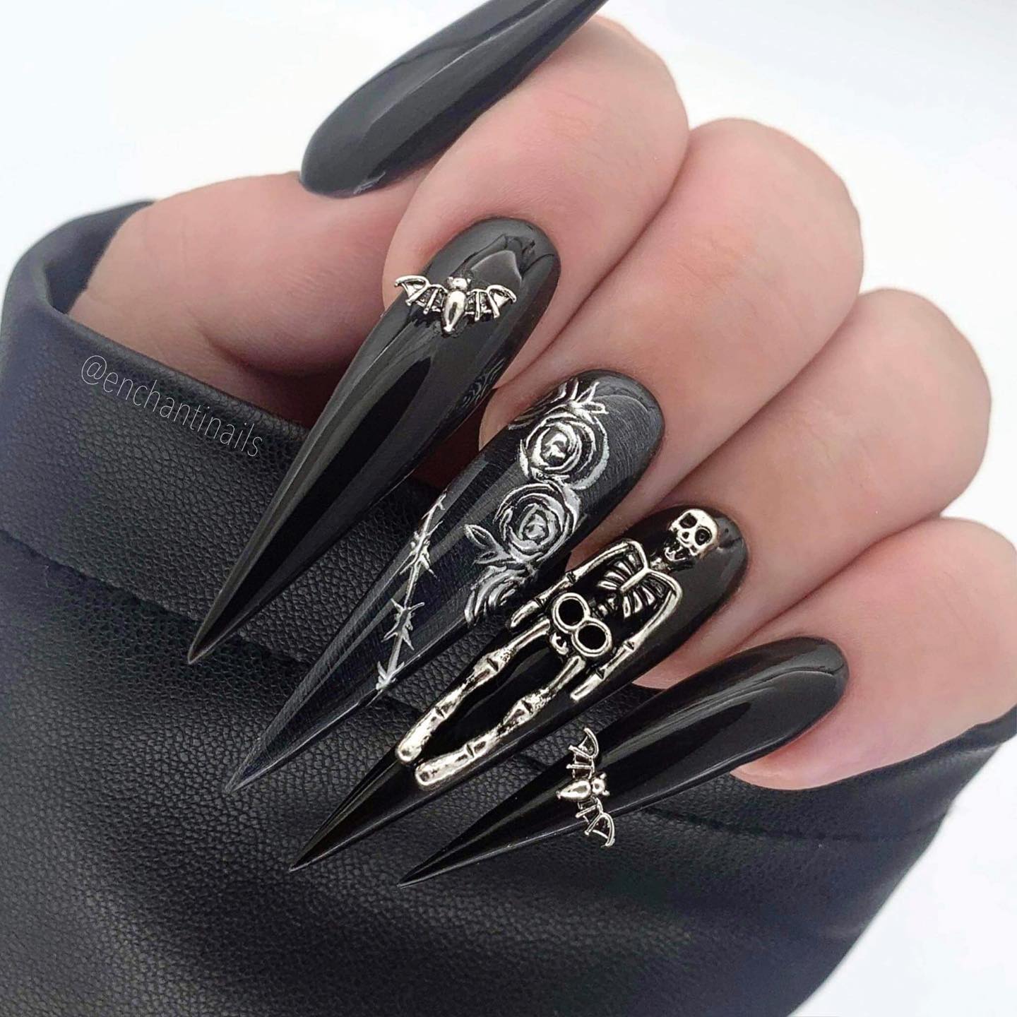 Stiletto goth nails