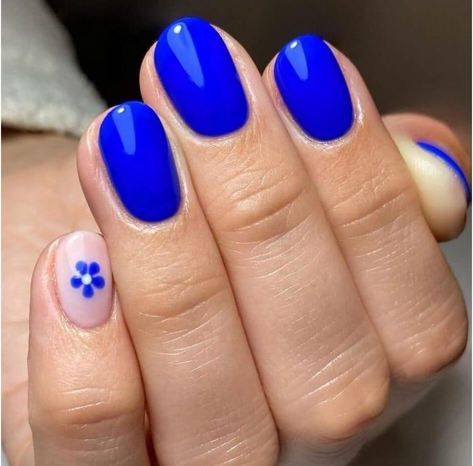 Short Royal Blue Nails with Paintings