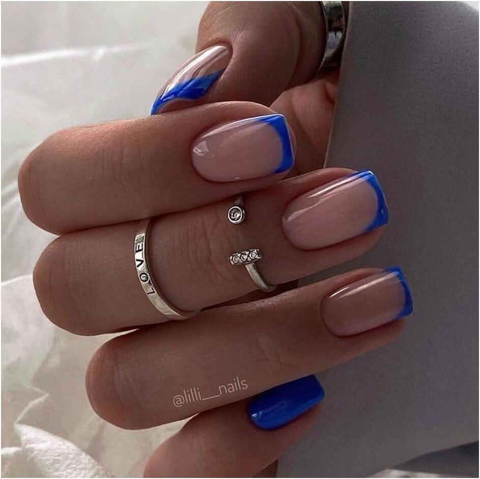 Krótkie królewskie niebieskie francuskie paznokcie