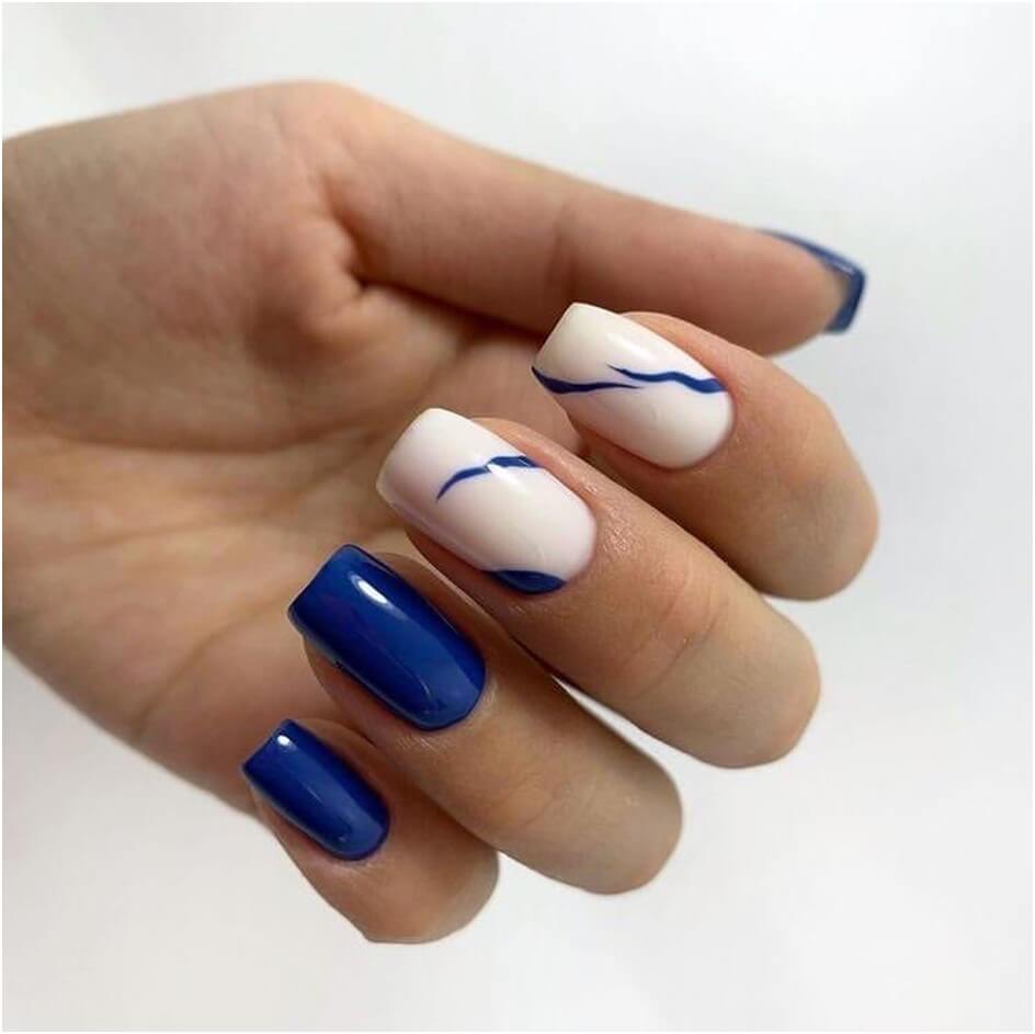 Синий маникюр 2023 - 40 идей самого стильного дизайна ногтей