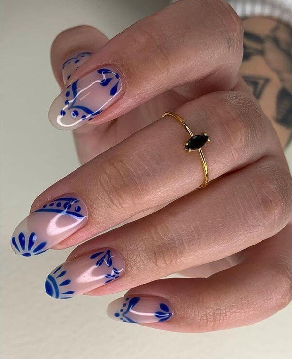 Elegant Wedding Nails with Royal Blue Paintings