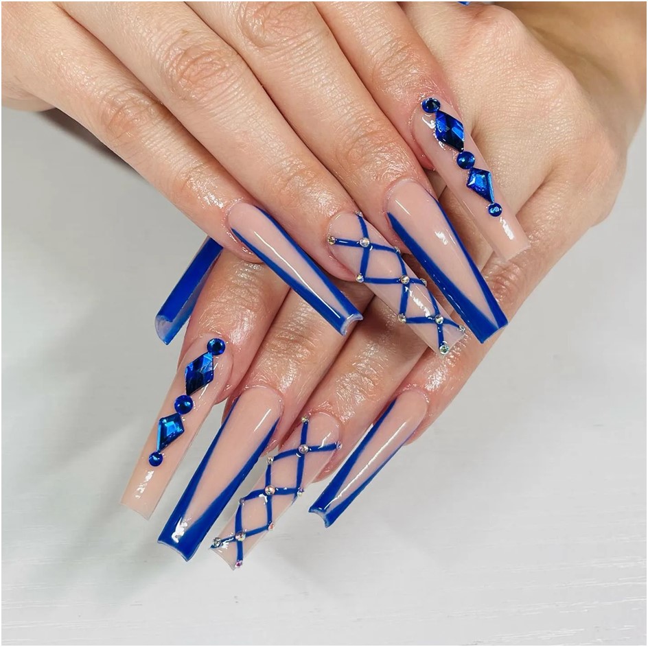 Długie paznokcie trumienne z wzorem Royal Blue