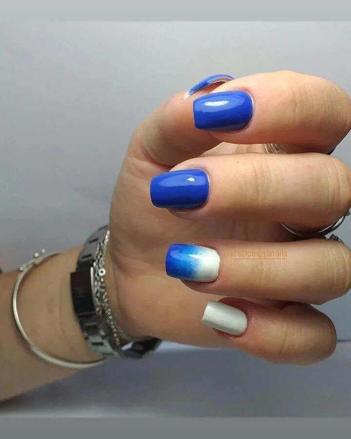 синий маникюр на коротких ногтях