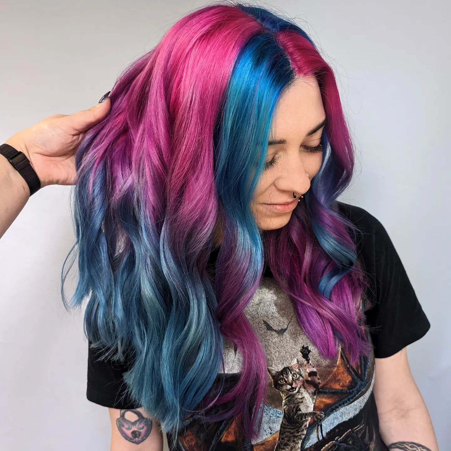 Розово-фиолетовые и сапфирово-синие волосы