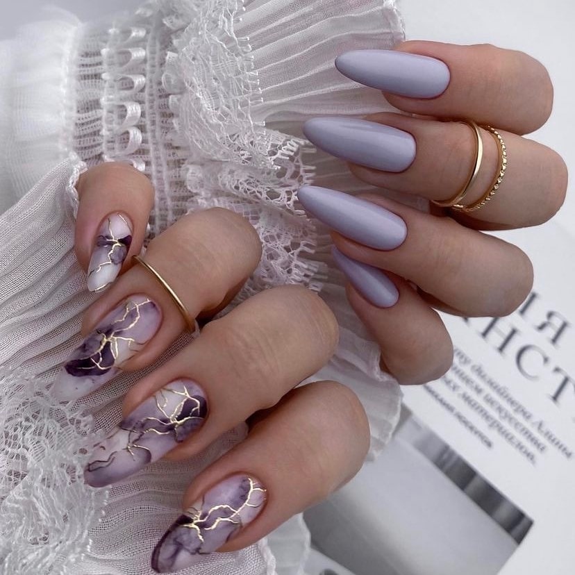 Lavendel- und Lila-Maniküre