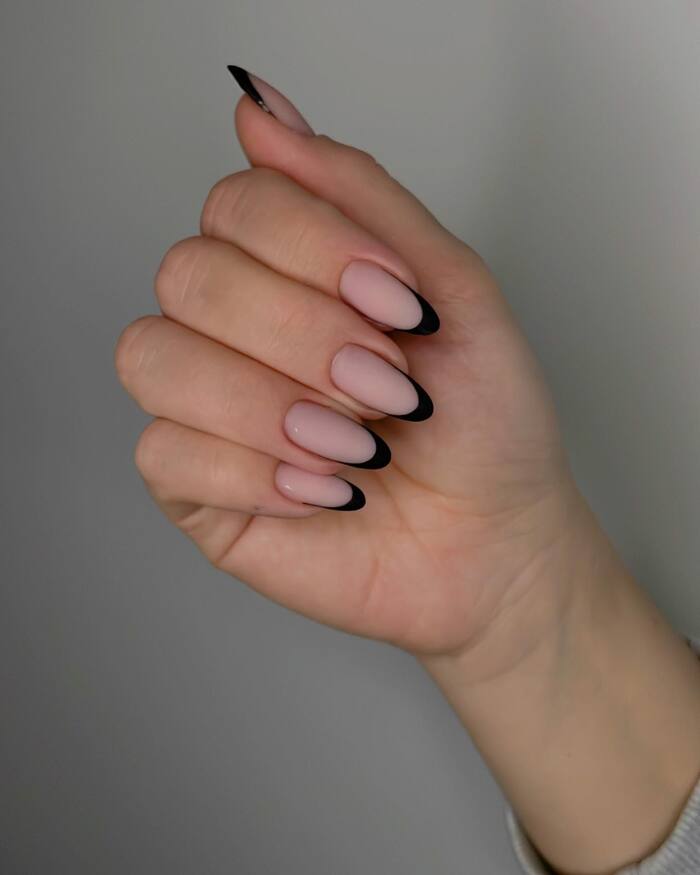 Short Nails with Black Tips