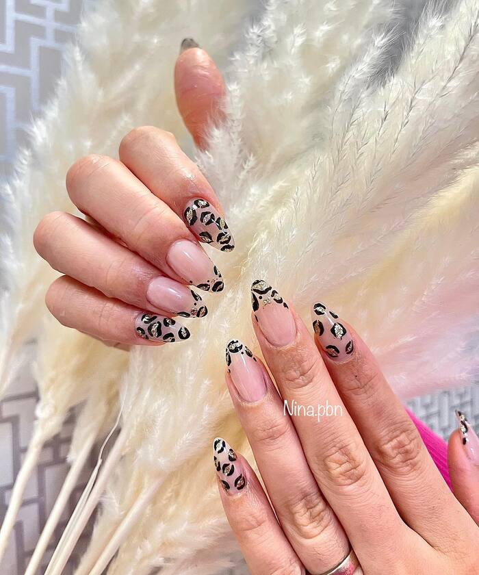 Almond Nails with Pattern
