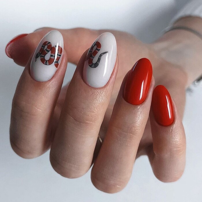 Nail Design with snakes