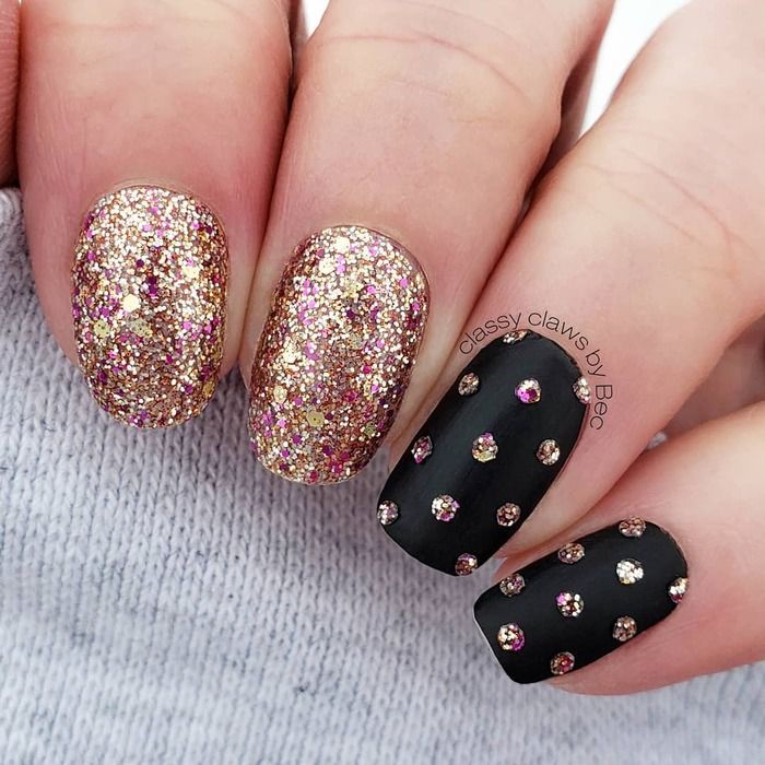 матовые черные ногти с розовым золотом