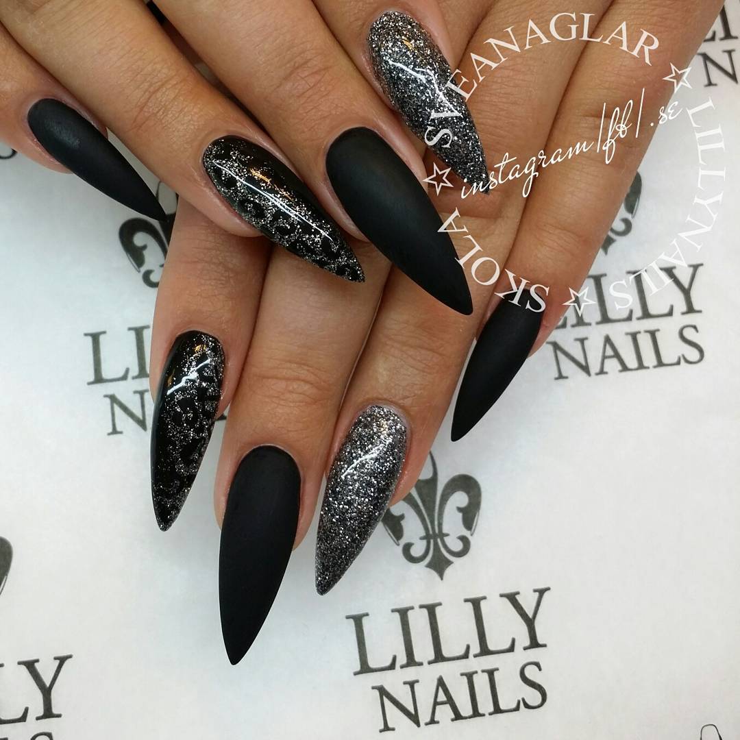 26 Chic Black Matte Nail Designs Are Both Timeless and Trendy