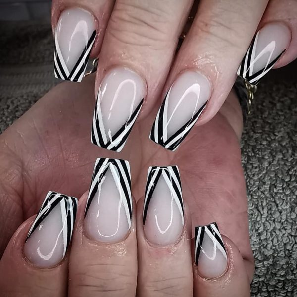 Black and White Сhevron Nails