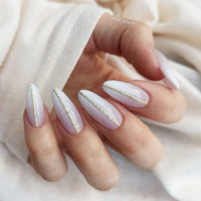 Discreet wedding manicure with ombre base and golden stripes