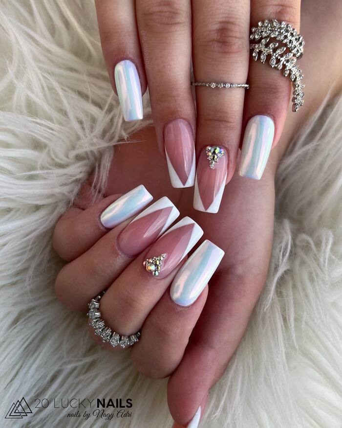 Metallic nails with geometric french and diamonds